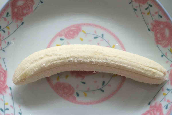 香蕉寿司的做法图解1