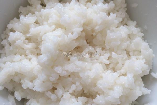 香蕉寿司的做法图解3