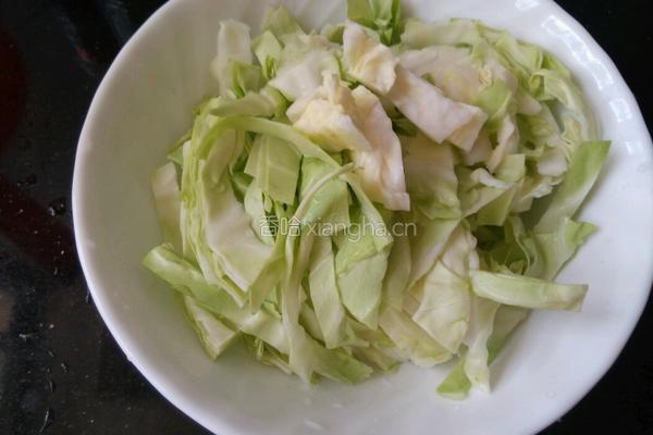凉拌圆白菜的做法图解2