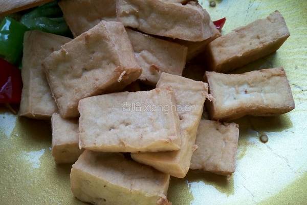 油豆腐炒辣椒的做法图解5