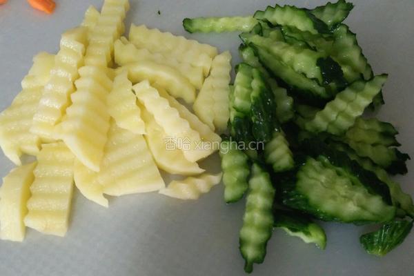 黄瓜土豆的做法图解2
