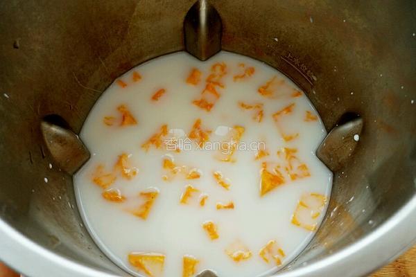 奶香南瓜汁的做法图解3