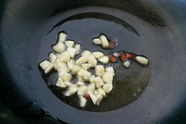 包菜粉条的做法图解3