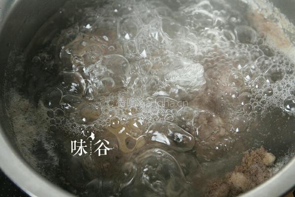 白萝卜牛尾汤的做法图解2