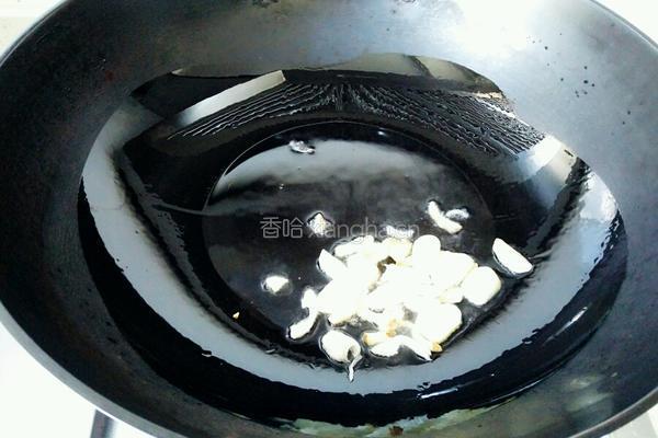 鲶鱼炖茄子的做法图解2