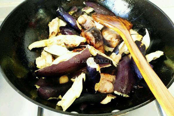鲶鱼炖茄子的做法图解5