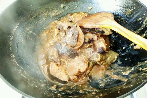 鲶鱼炖茄子的做法图解6