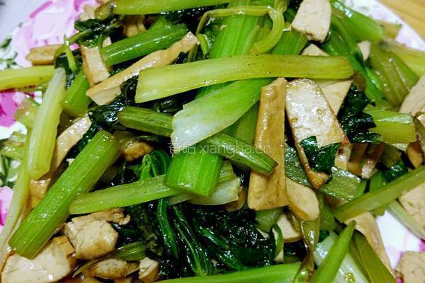 香干炒芹菜的做法图解4