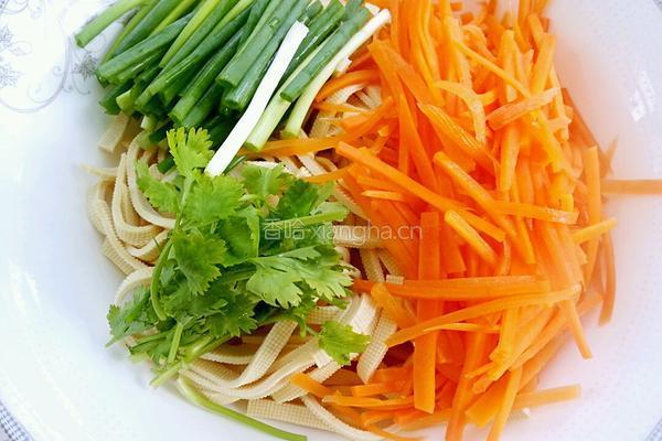 香葱拌干豆腐卷的做法图解10