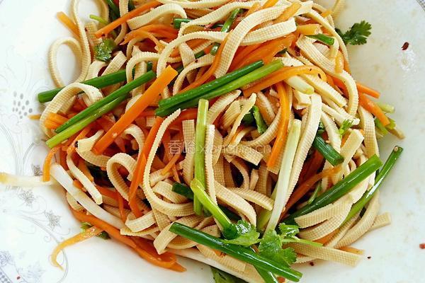 香葱拌干豆腐卷的做法图解12