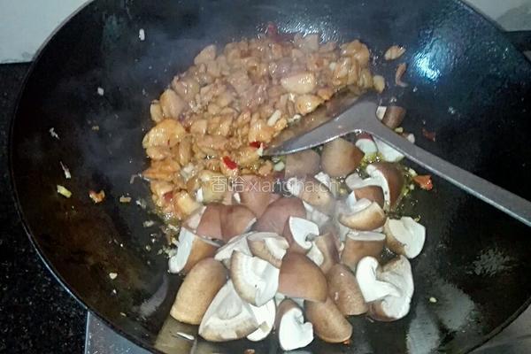 香菇鸡丁的做法图解8