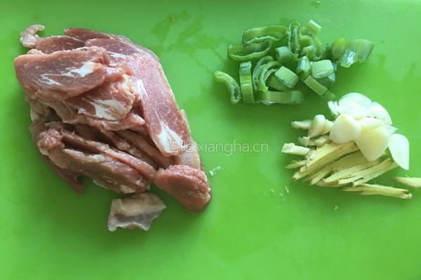 猪肉烧茄子的做法图解1