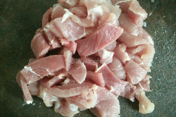 土豆炒肉片的做法图解1