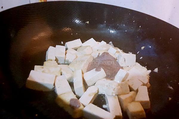 虾酱炒豆腐的做法图解6