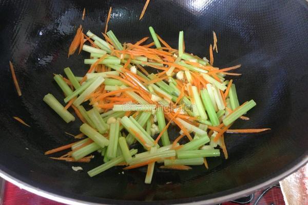 芹菜炒香干的做法图解5