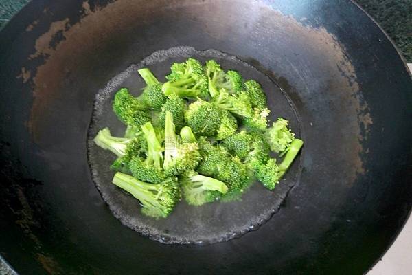 番茄西兰花的做法图解3