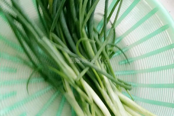小葱香辣酱饺子的做法图解2