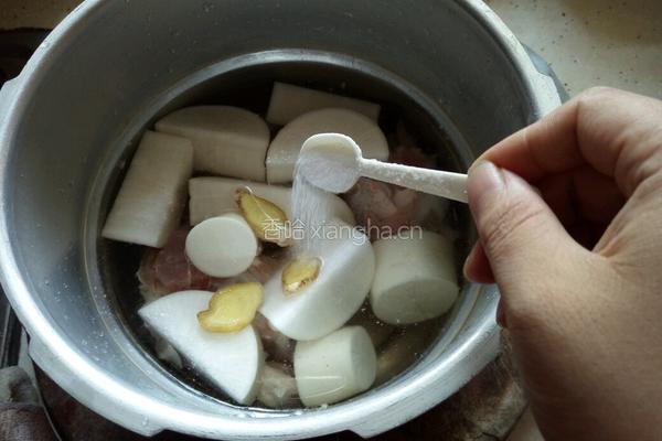 筒子骨萝卜汤的做法图解5