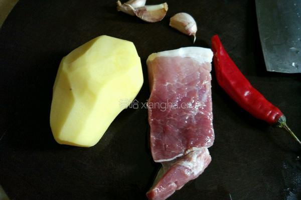 土豆炒猪肉的做法图解2