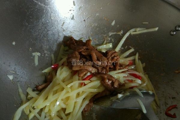 土豆炒猪肉的做法图解7