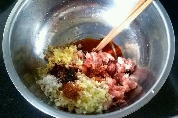 牛肉胡萝卜馅包子的做法图解4