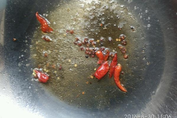 青椒炒鸡块的做法图解3