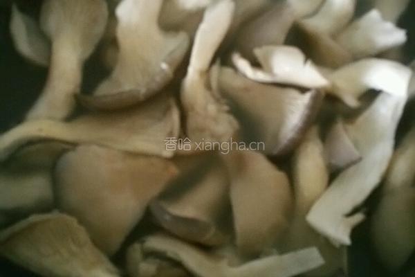 平菇肉片的做法图解1
