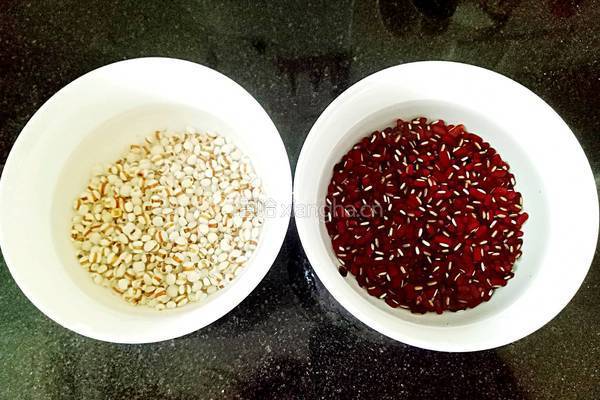 红豆薏米麦片粥的做法图解2