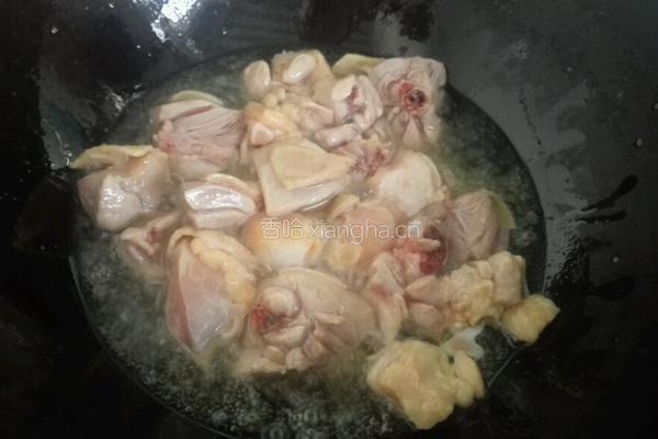 土豆炖鸡肉的做法图解2