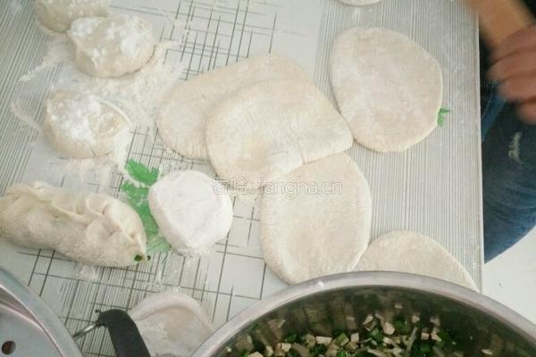 豆腐粉条韭菜包的做法图解7