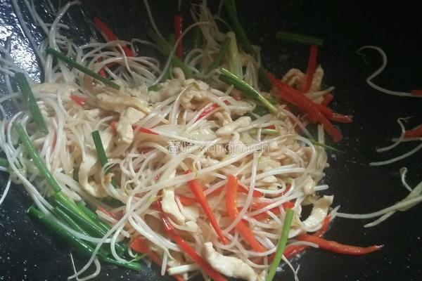 绿豆芽炒鸡肉的做法图解10