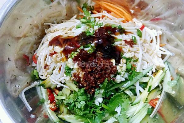 金针菇凉拌黄瓜的做法图解5