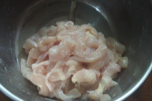 绿豆芽炒鸡肉的做法图解3