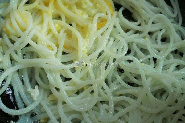 酸菜炒粉的做法图解5