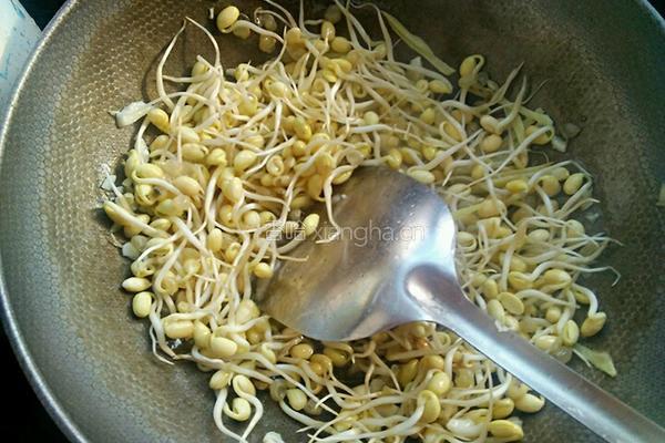 豆芽炒饼丝的做法图解9