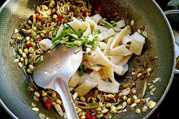 豆芽炒饼丝的做法图解11
