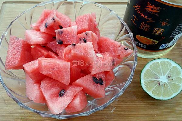 柠檬西瓜汁的做法图解1