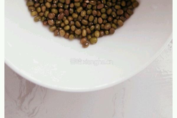 冰镇绿豆汤的做法图解1
