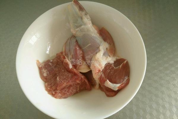 红烧羊肉萝卜的做法图解1