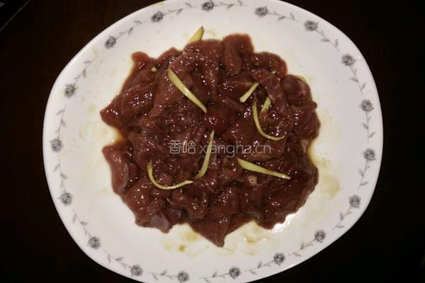 牛肉炒青椒西红柿的做法图解1