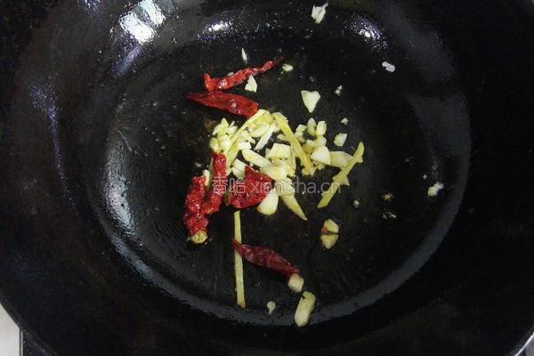 培根尖椒炒魔芋的做法图解7