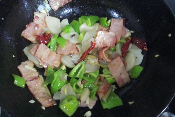 培根尖椒炒魔芋的做法图解10