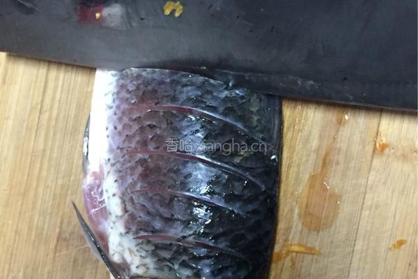 油炸小鲫鱼的做法图解2