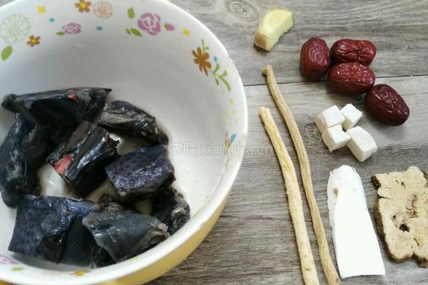 七味乌鸡汤的做法图解1