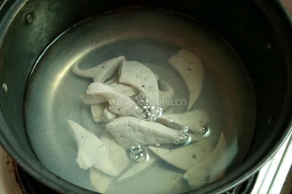 枸杞叶猪肝汤的做法图解5
