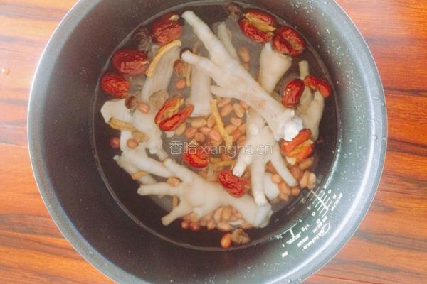 红枣花生煲鸡爪的做法图解7