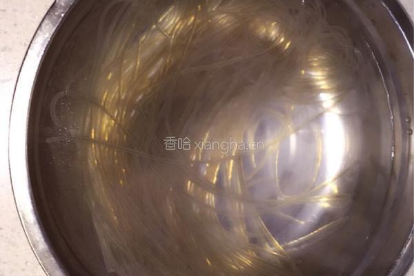 川味酸辣粉的做法图解1