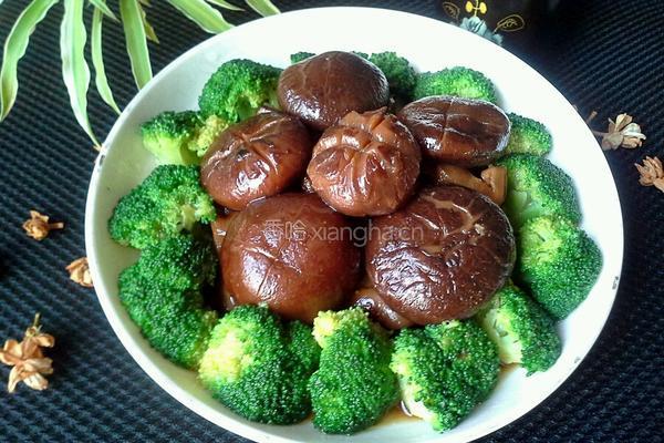 香菇炒西兰花的做法图解8