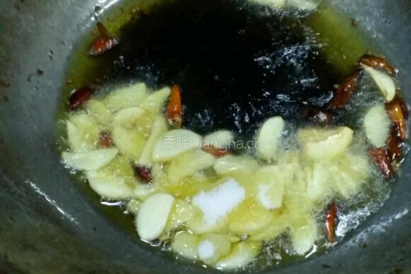 辣椒炒巴西菇的做法图解3