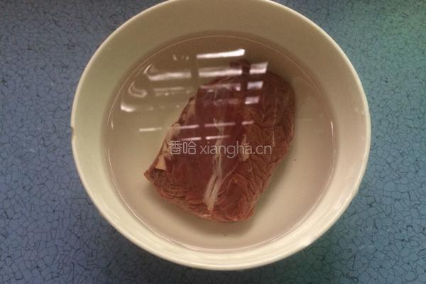 青椒炒牛柳的做法图解2